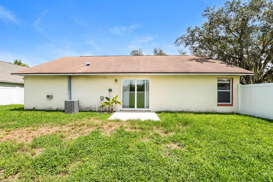 Building Photo - 1306 Silverthorn Dr