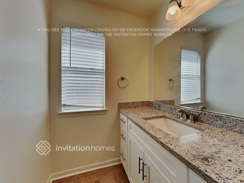 Building Photo - 28631 Hidden Lake W