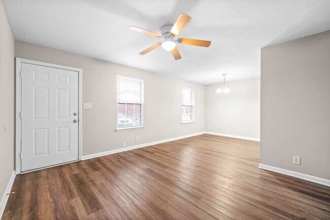 Building Photo - Northeast Dr -3884