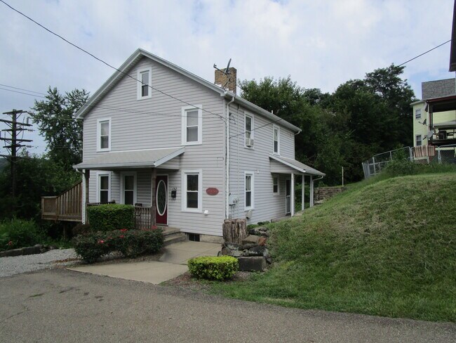 front entry to second floor - 142 George St