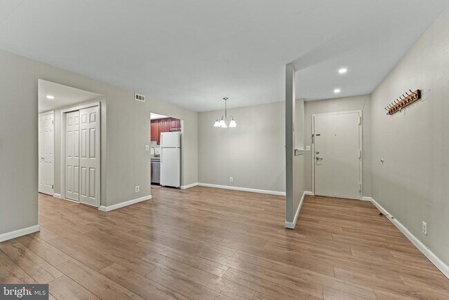 Building Photo - 7621 Provincial Dr