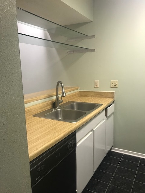 Kitchen Sink - 7024 N Holiday Dr