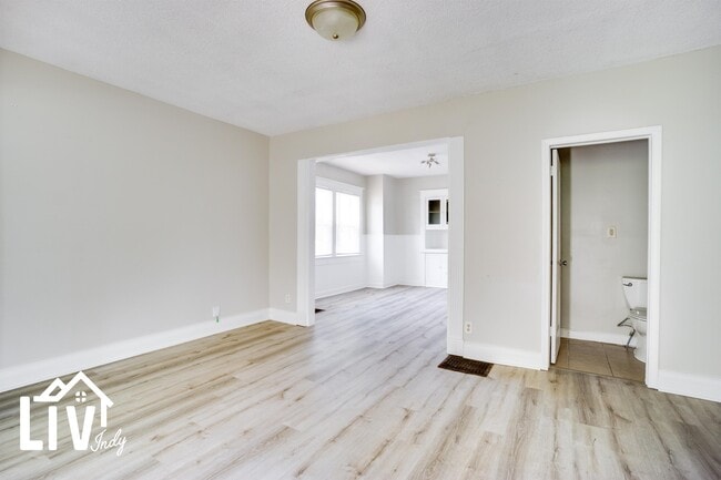 Building Photo - 1037 N Temple Ave