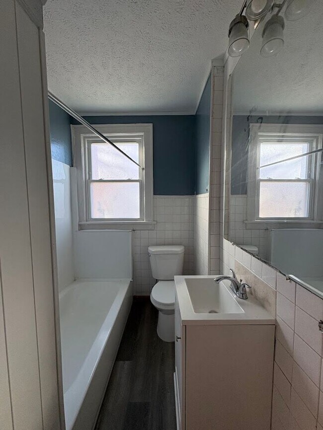 Building Photo - Two bedroom one bathroom 1st level for rent