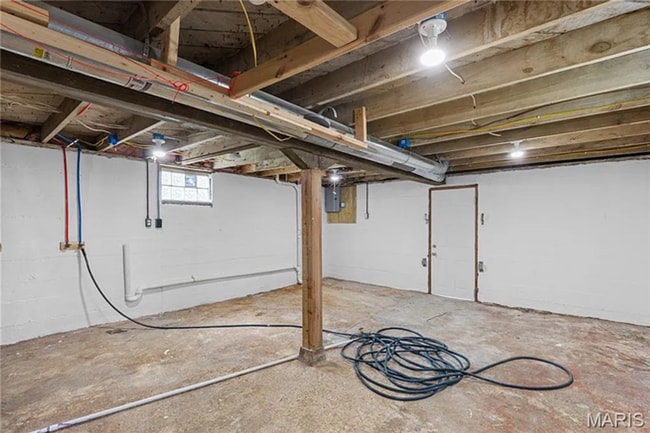 Building Photo - Totally Renovated & Totally Adorable - Sec...