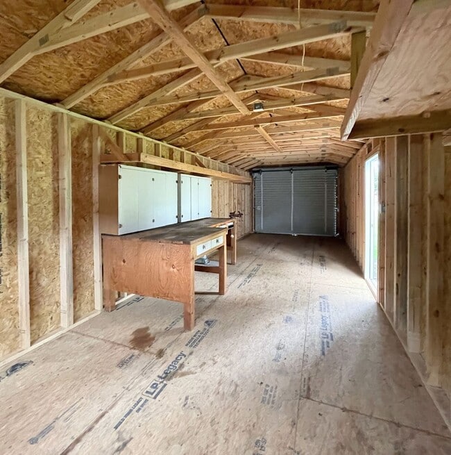 Building Photo - Spacious 2-Bed 1-Bath House