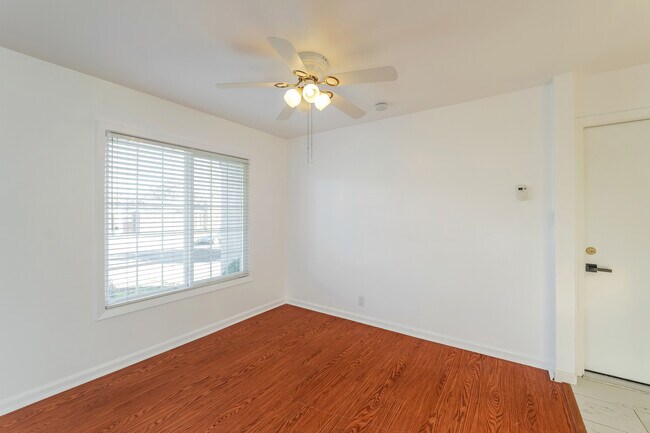 Building Photo - 30 Graystone Dr