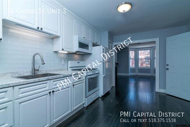 Primary Photo - Luxurious, Modern 2 bedroom w/ Den and Cen...