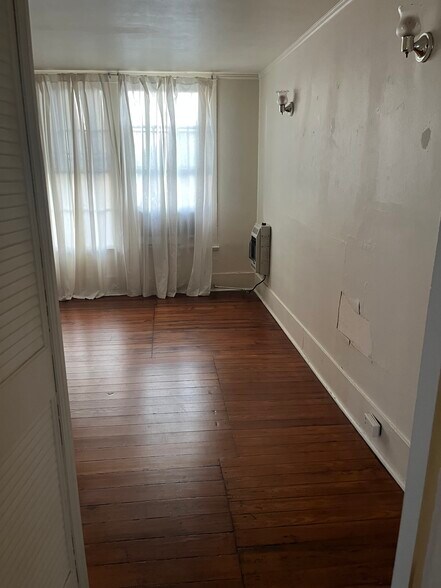 Building Photo - 1618 3rd St