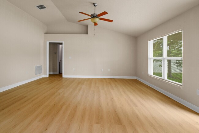 Building Photo - 2273 SW Monterrey Ln