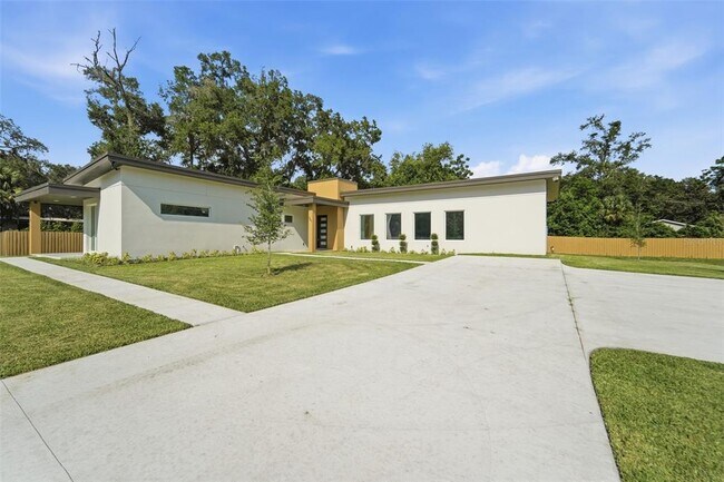 Building Photo - 561 N Thompson Rd