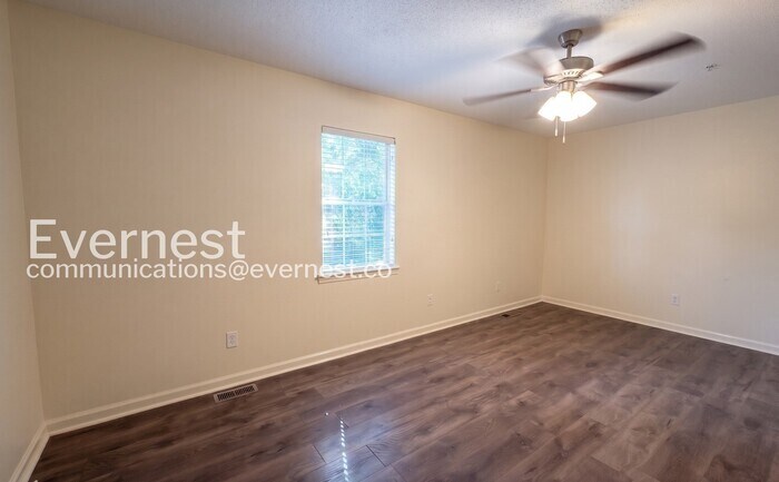 Building Photo - 1592 King James Dr