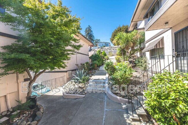 Building Photo - 547 Rodeo Ave