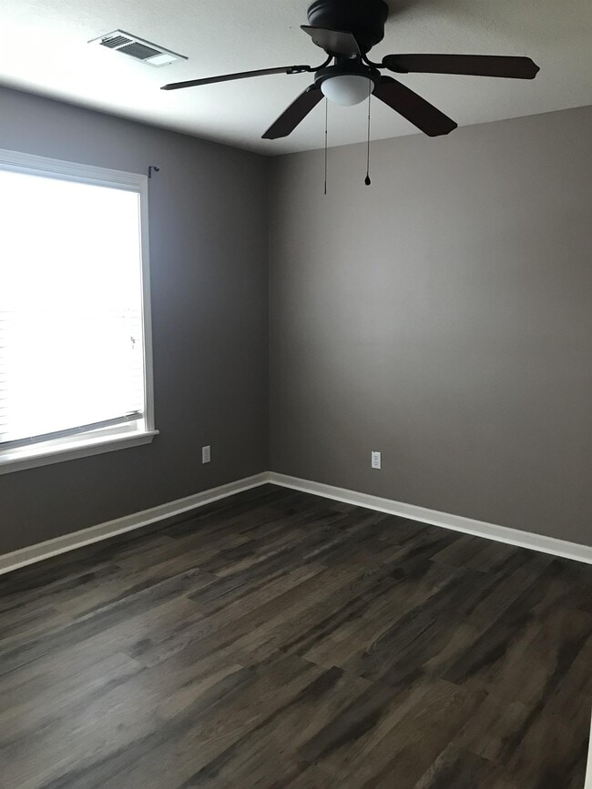 Building Photo - 1405 S 12th St