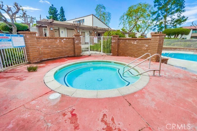 Building Photo - 2511 W Sunflower Ave