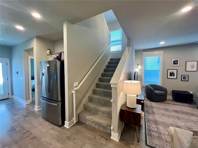 Building Photo - 1720 W Broadway Pl