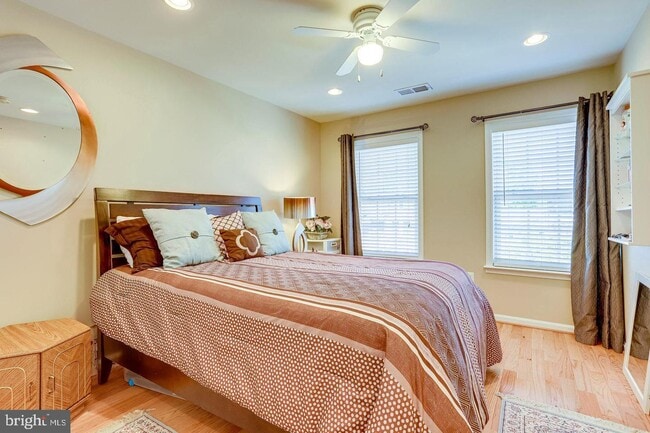 Building Photo - 47571 Royal Burnham Terrace