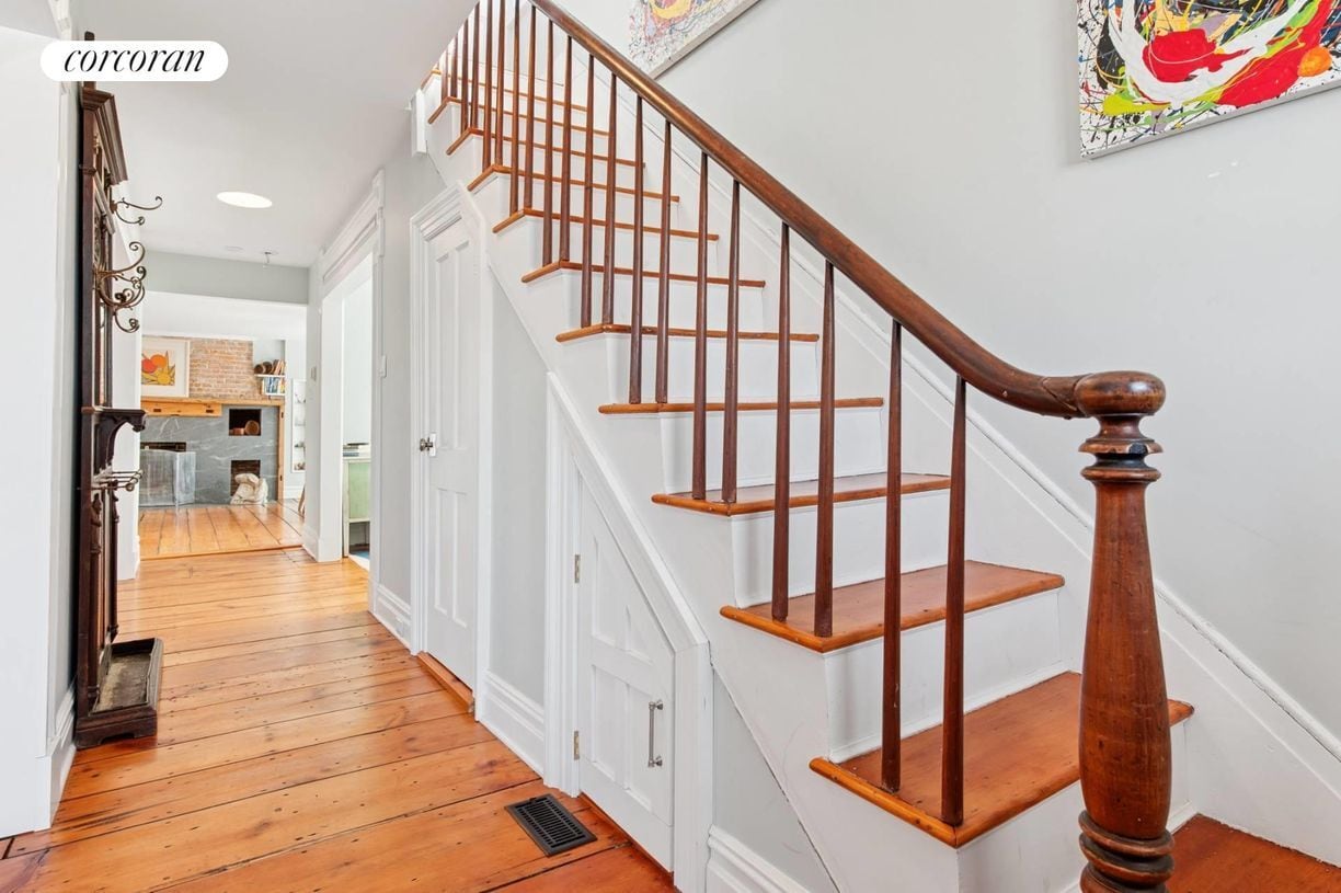 Building Photo - 311 Main St