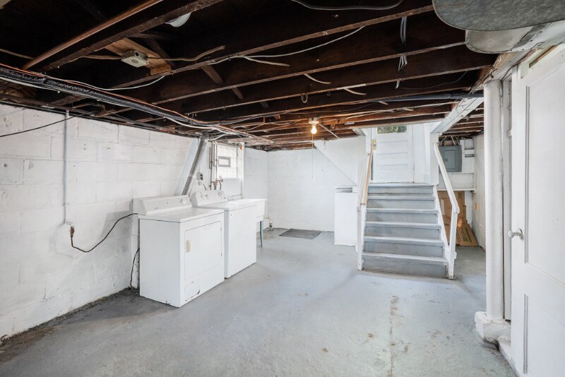 Building Photo - 838 Pinecrest Dr