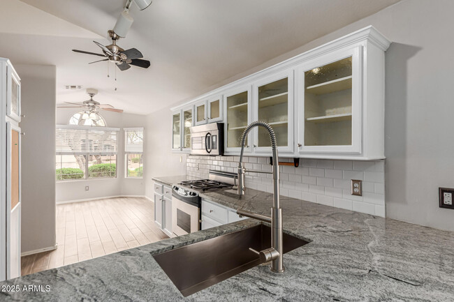 Building Photo - 10438 E Star of the Desert Dr