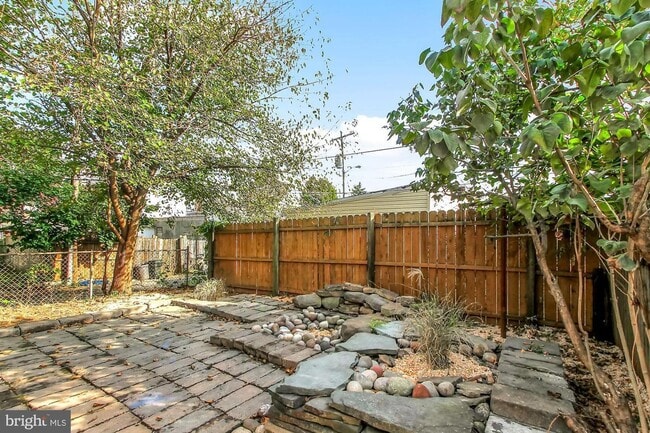 Building Photo - Coming Soon -  Charming 2 Bedroom, 1 Bath ...
