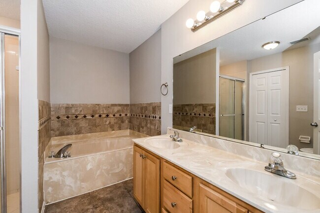 Building Photo - 9518 Arbor Oak Ln