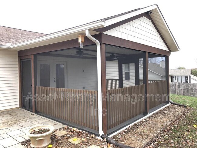 Building Photo - 5616 Jamaica Ln