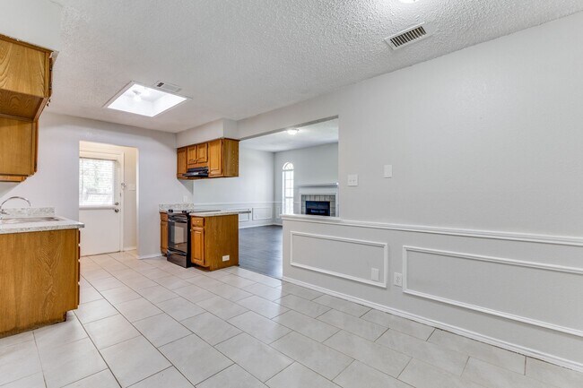 Building Photo - Easy Access to Highways with this 3BR in A...