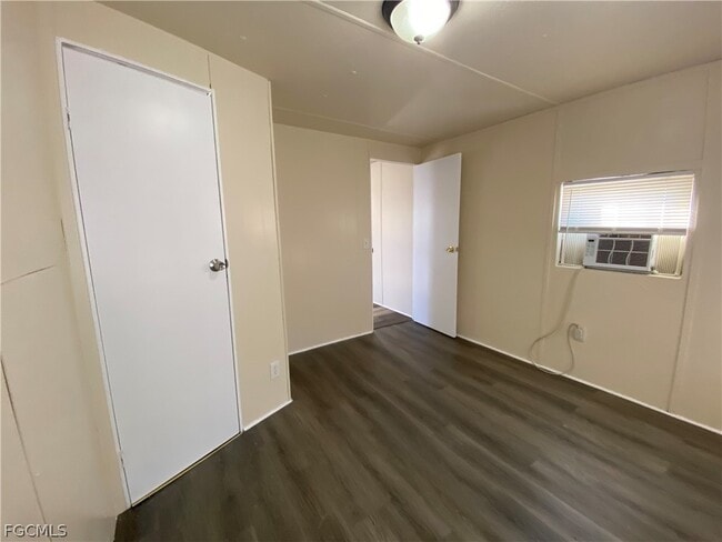 Building Photo - 7877 Suncoast Dr