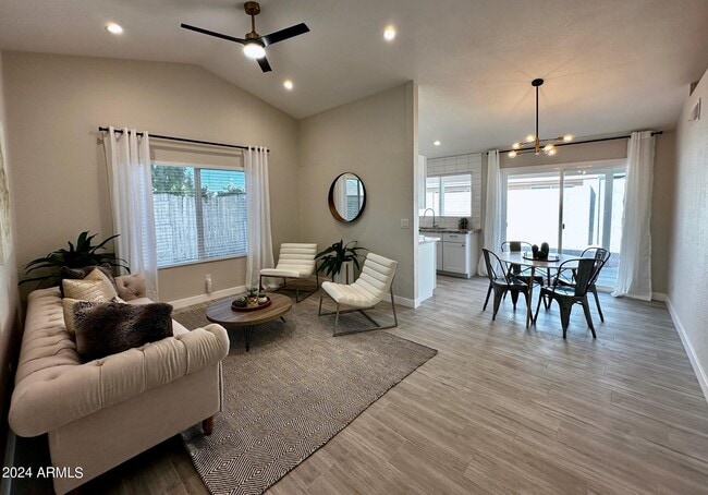 Primary Photo - 3016 W Monona Dr