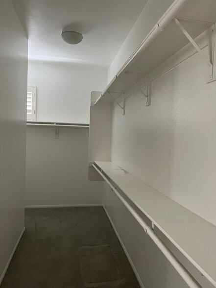Master closet - 24040 Dandelion Ln