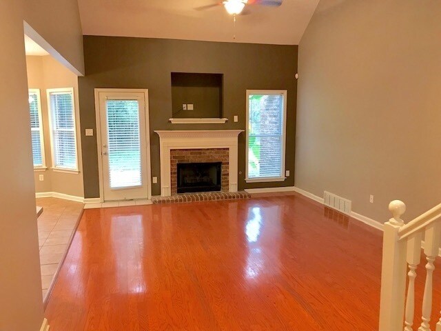 Building Photo - Fantastic Home In A Great Location! Spacio...