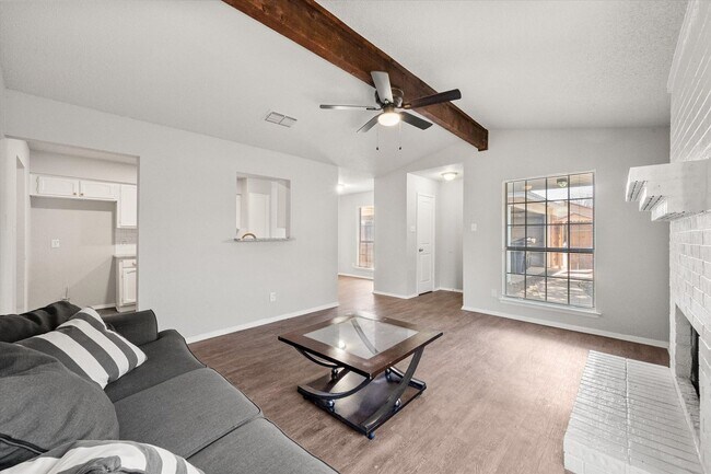 Building Photo - Affordable South Fort Worth Half Duplex