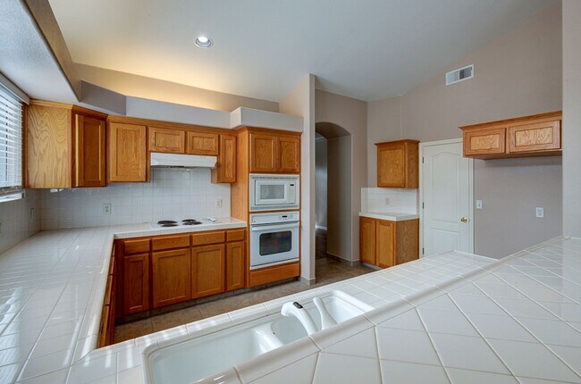 Building Photo - 2898 E Pryor Dr
