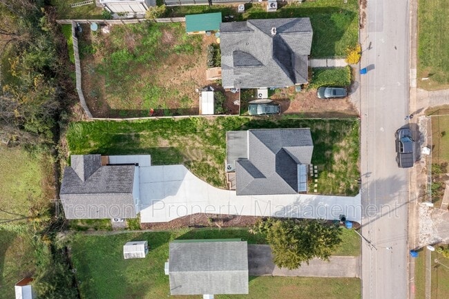 Building Photo - 24 Sawyer St