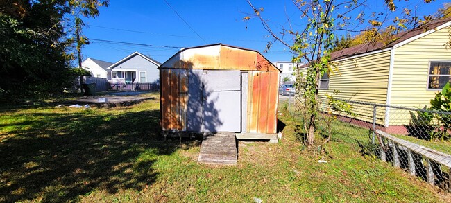 Building Photo - Bungalow in Manchester Heights with tons o...