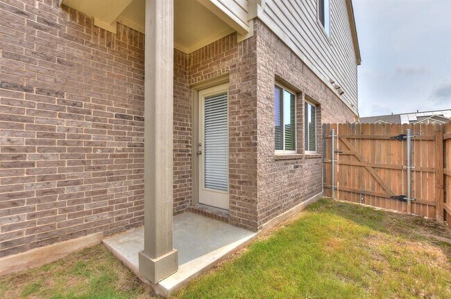 Building Photo - 420 White Steppe Way