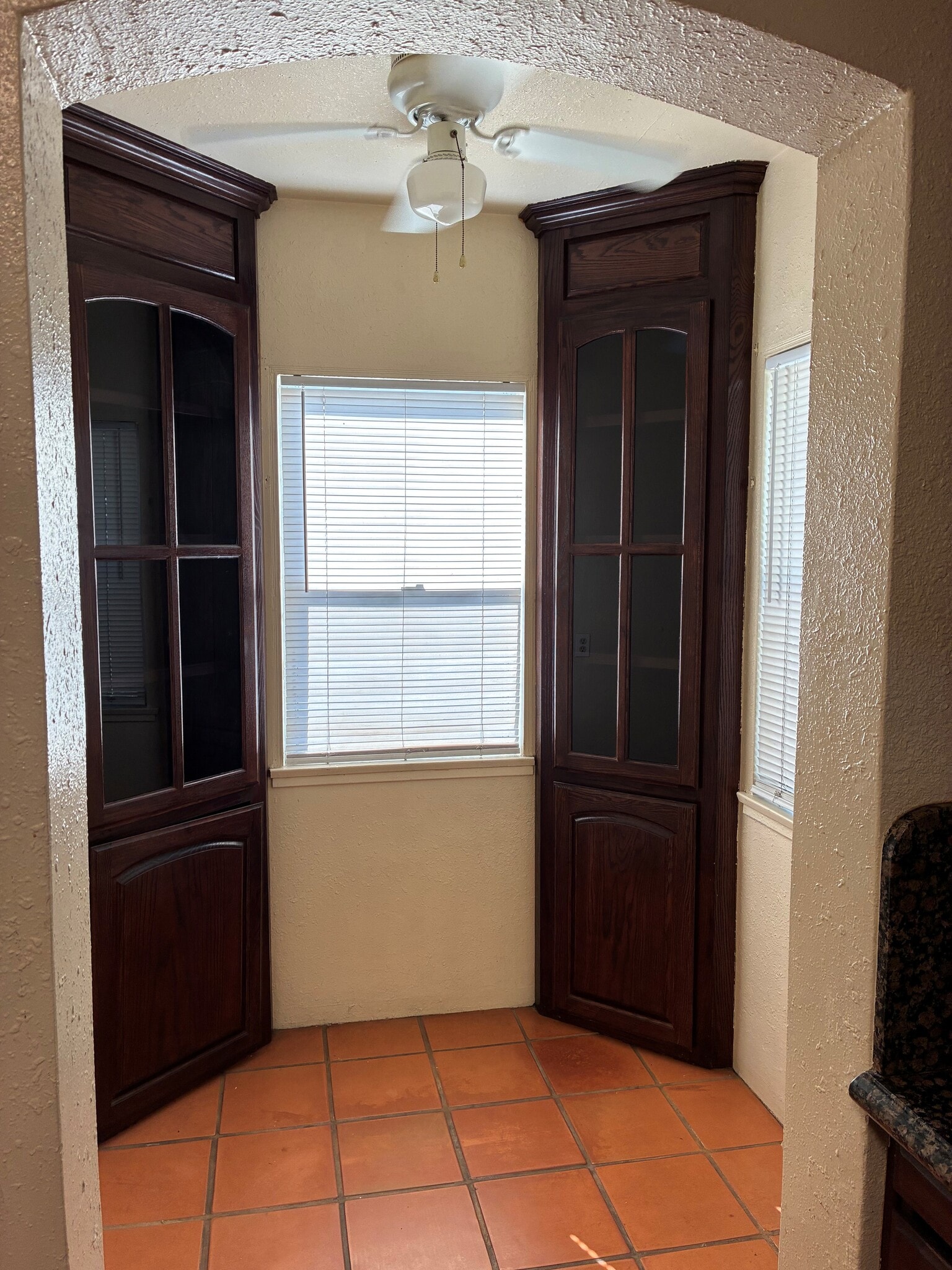 Breakfast Nook - 2341 Pine Ave