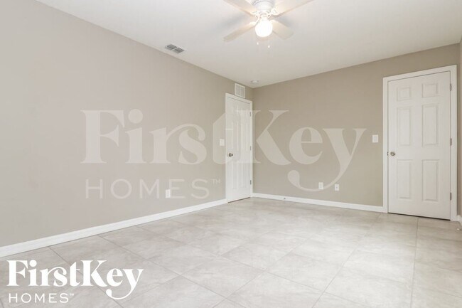 Building Photo - 10379 Grail Ave