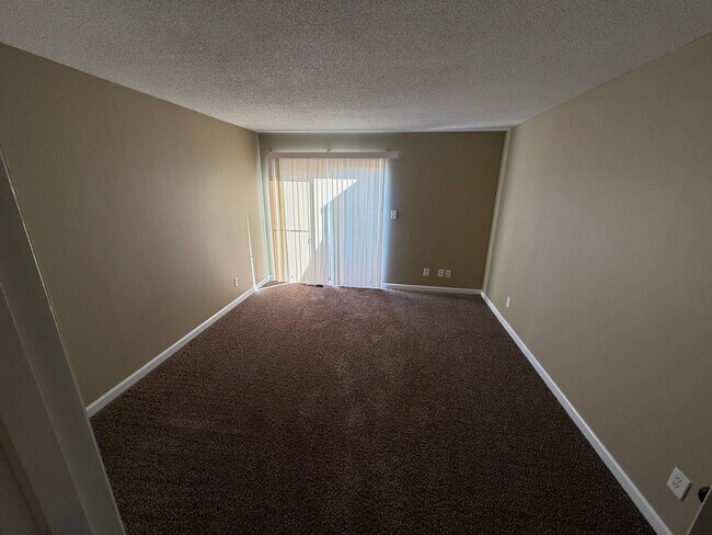 Building Photo - ** Holiday Special ** No rent until January 1st, 2026 plus $100 CASH bonus - Exp. 12/31/25