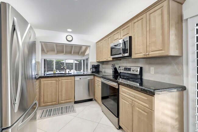Building Photo - 902 Foxpointe Cir