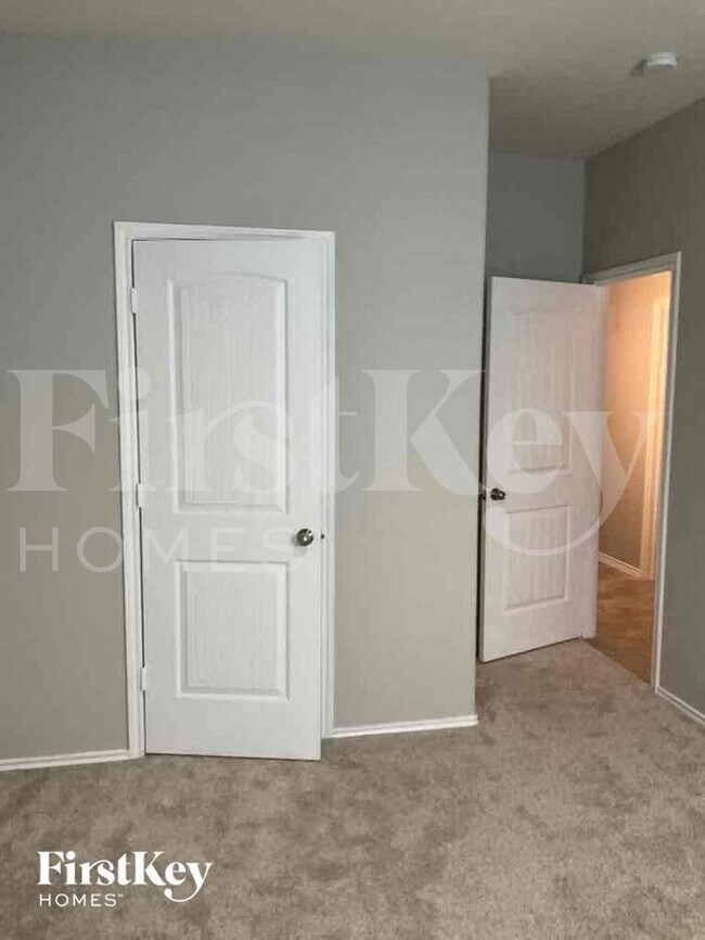 Building Photo - 150 Meadow Mill Dr