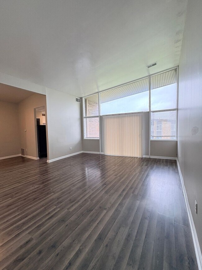 Building Photo - Experience Luxury Living at Bellagio Living I: Modern Apartments in Lawrence, Indiana