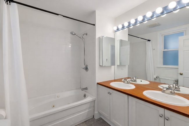 Building Photo - 114 Trowbridge St