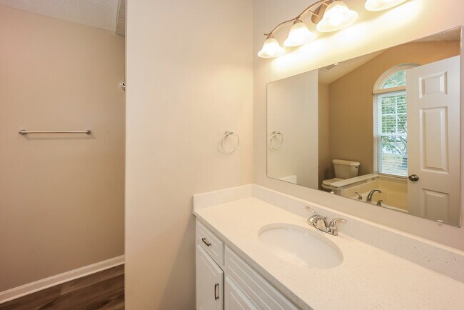 Building Photo - 233 Northbridge Dr