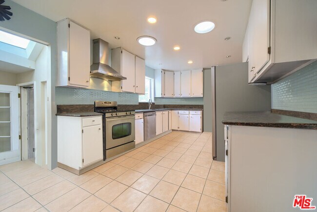 Building Photo - 3282 Stoner Ave