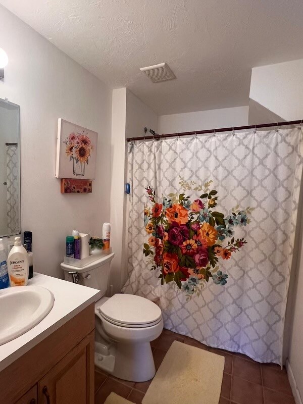 Building Photo - 227 Captain Eames Cir