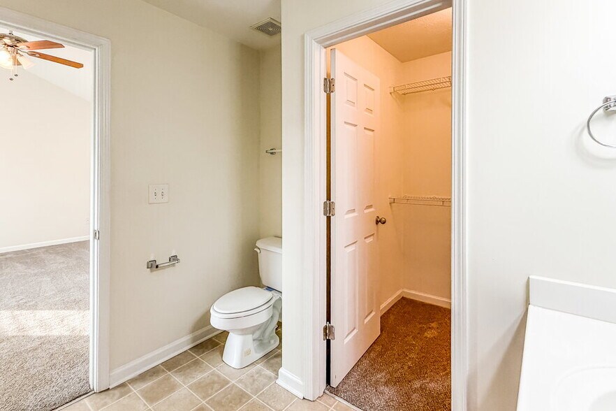 Building Photo - 815 Forsythia Way