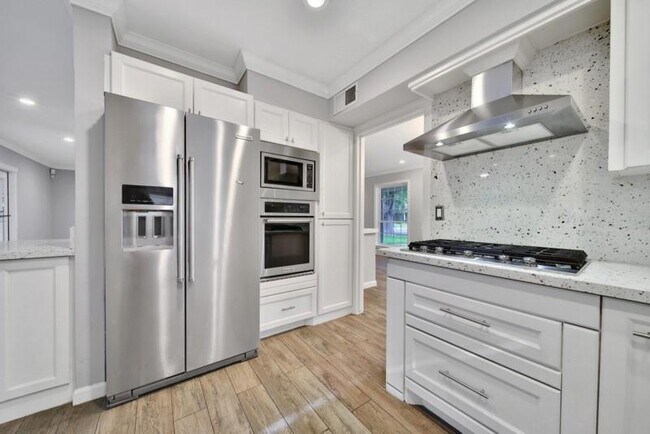 Building Photo - 5506 Braesvalley Dr