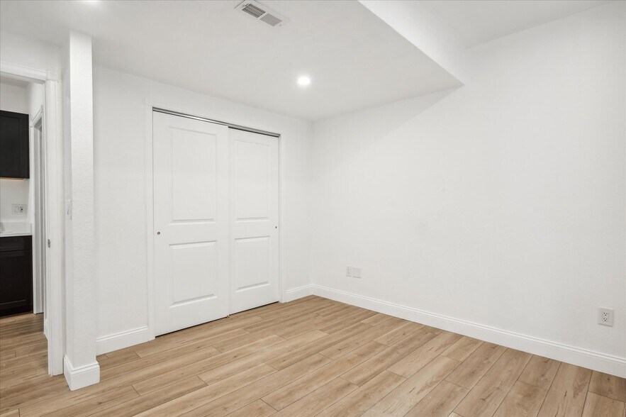 Building Photo - 2615 Elmira St